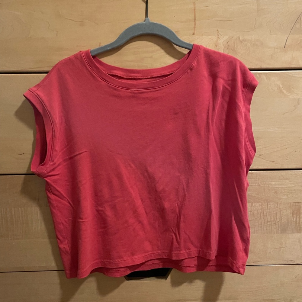 Float red cropped shirt